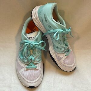 New Balance Turquoise White Fresh Foam Tennis Shoes Sneakers Sz 8